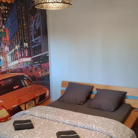 Conviviale Proche Futuroscope, Arena & Aquascope Homestay
