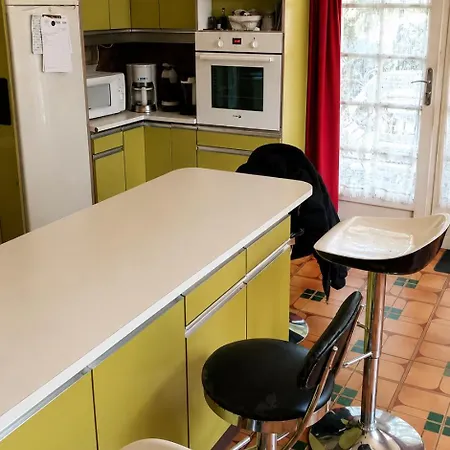 Conviviale Proche Futuroscope, Arena & Aquascope Homestay *