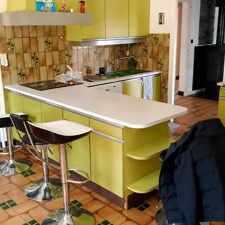 Conviviale Proche Futuroscope, Arena & Aquascope Homestay